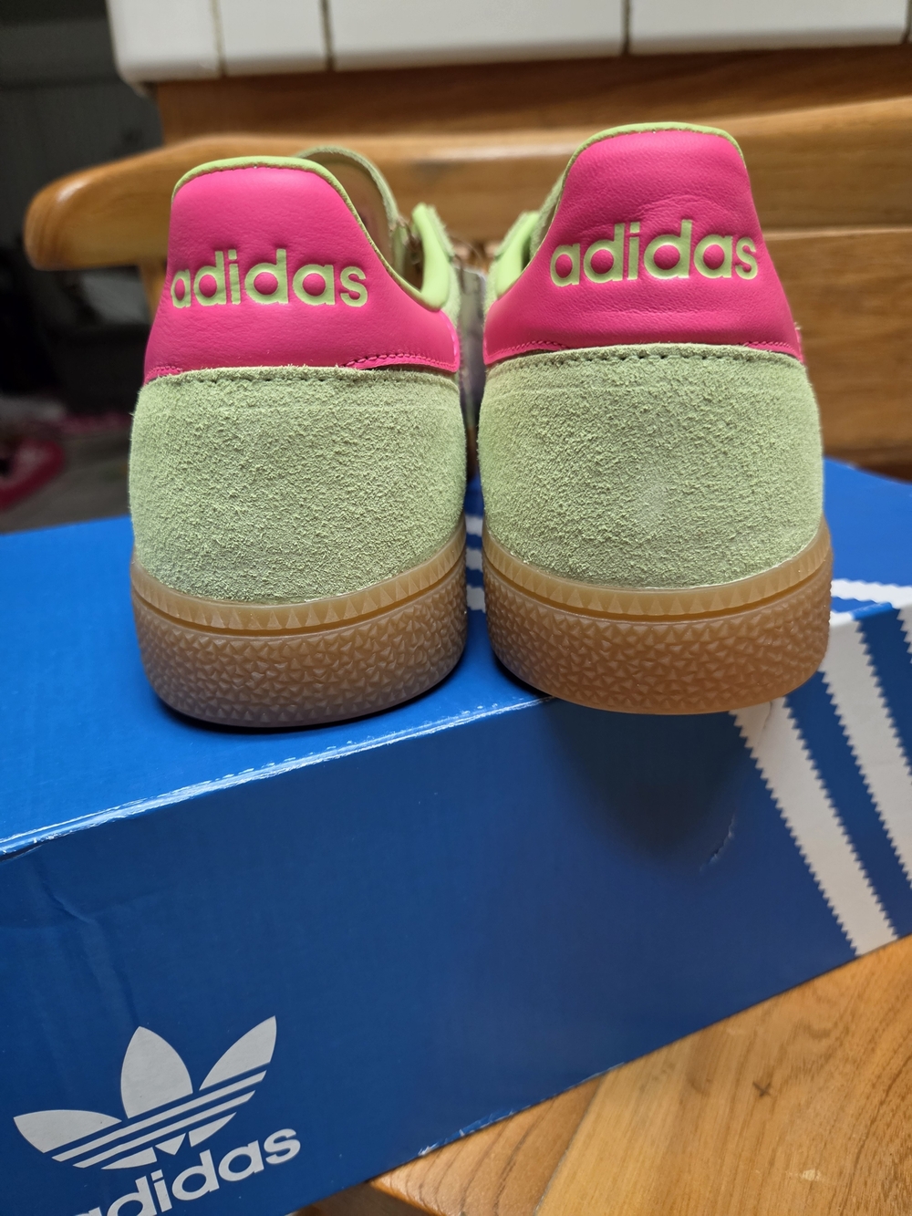 Brand New Adidas Women’s  Spezial Sneakers (comes with both green&pink laces) - Picture 5 of 8